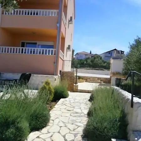 Apartament Melita *