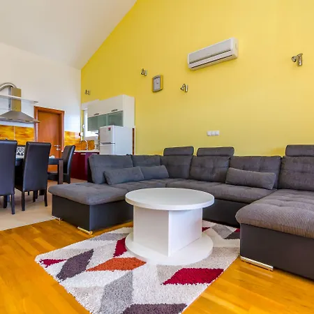 Melita Apartament *